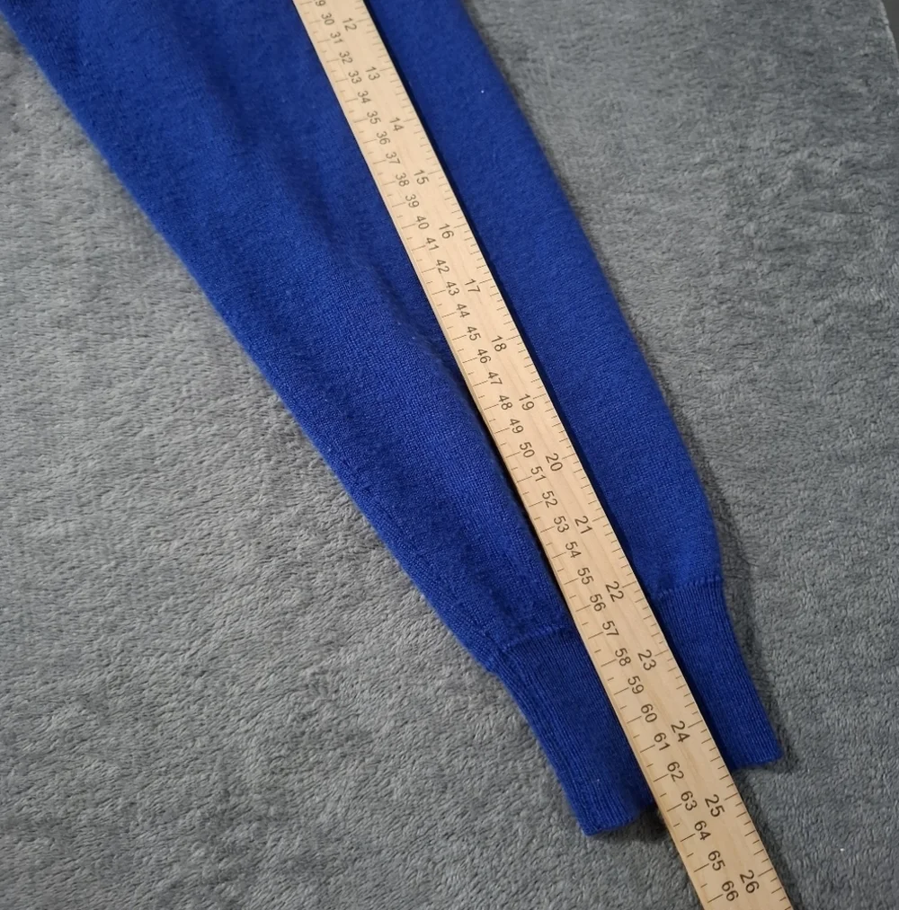 Neiman Marcus Men's Pullover Sweater Size M Wool Blend V-NECK Blue Preppy